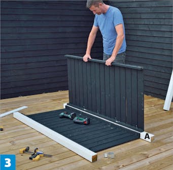 Utendørs dusjkabinett: Neste sideramme plasseres Utendørs dusjkabinett: Neste sideramme plasseres